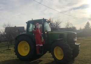 Mikołaj na traktorze