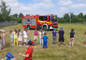 Wjeżdżający wóz strażacki