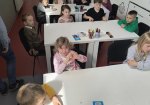 Dzieci podczas warsztatów