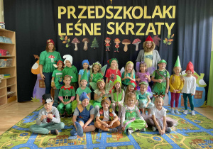 Grupa Sowy na tle napisu Przedszkolaki Leśne Skrzaty
