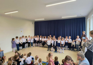 Grupa Jeżyki oraz Misie podczas występów