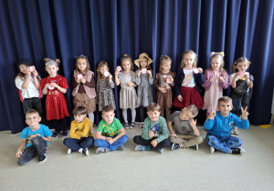 Grupa Wiewiórki pozująca do zdjęcia