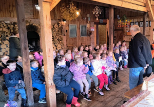 Dzieci podczas zajęć