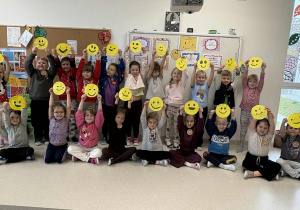 Grupa Motylki z uśmiechniętymi buźkami