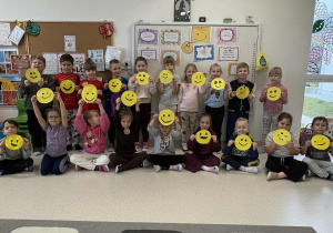 Grupa Jeżyki z uśmiechniętymi buźkami