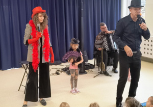 Dziewczynki z Misiów jako tancerki