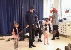 Dziewczynki z Misiów jako tancerki