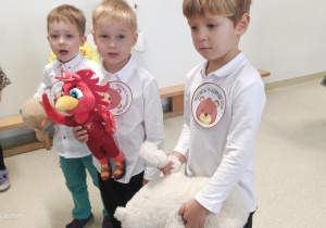 Zajączki wraz z Misiem