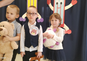 Zajączki wraz z Misiem