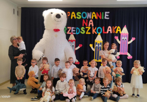 Grupa Sarenki wraz z Misiem