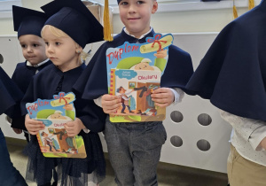 Dzieci z dyplomami