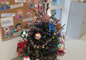 Choinka w nowej części przedszkola