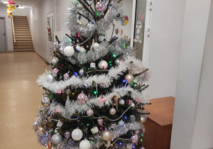 Choinka w starej części przedszkola