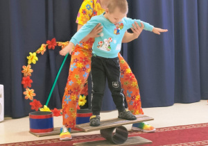 Zabawa z równoważnią