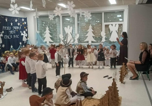 Dzieci podczas występu