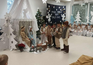 Scena z pasterzami przy stajence w Betlejem