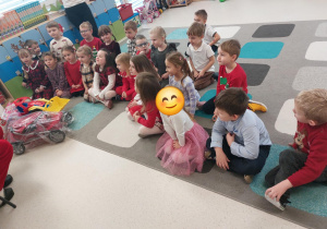 Grupa "Motylki" ze Św, Mikołajem