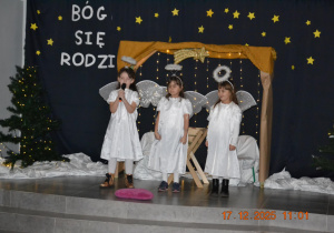 Dziewczynki jako aniołki