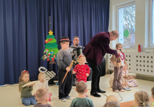 Pan Maciek z dziećmi