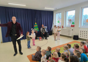 Pan Maciek z dziećmi