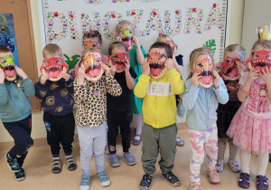 Grupa Myszki z maskami dinozaurów