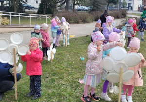 Malowanie wiosennych kwiatów