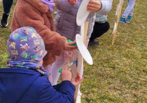 Malowanie wiosennych kwiatów