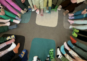 Grupa Jeżyki w kolorowych skarpetkach