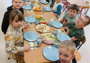 Śniadanie wielkanocne u "Motyli"