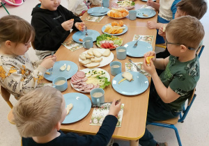 Śniadanie wielkanocne u "Motyli"