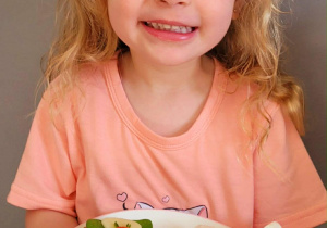 Dziewczynka z kanapkami