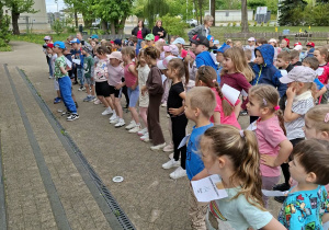 Przedszkolaki podczas rozgrzewki