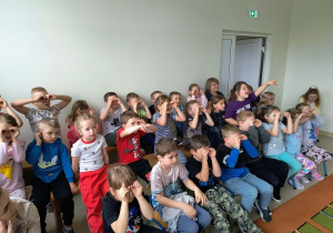 Widownia obserwująca scenę
