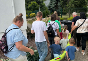 Spacer z wężem Guciem