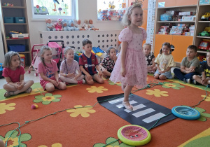 Nauka przechodzenia przez pasy