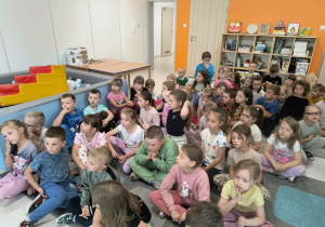 Widownia słuchająca recytacji