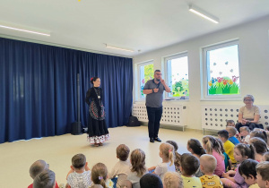 Tancerka falmenco z prowadzącym